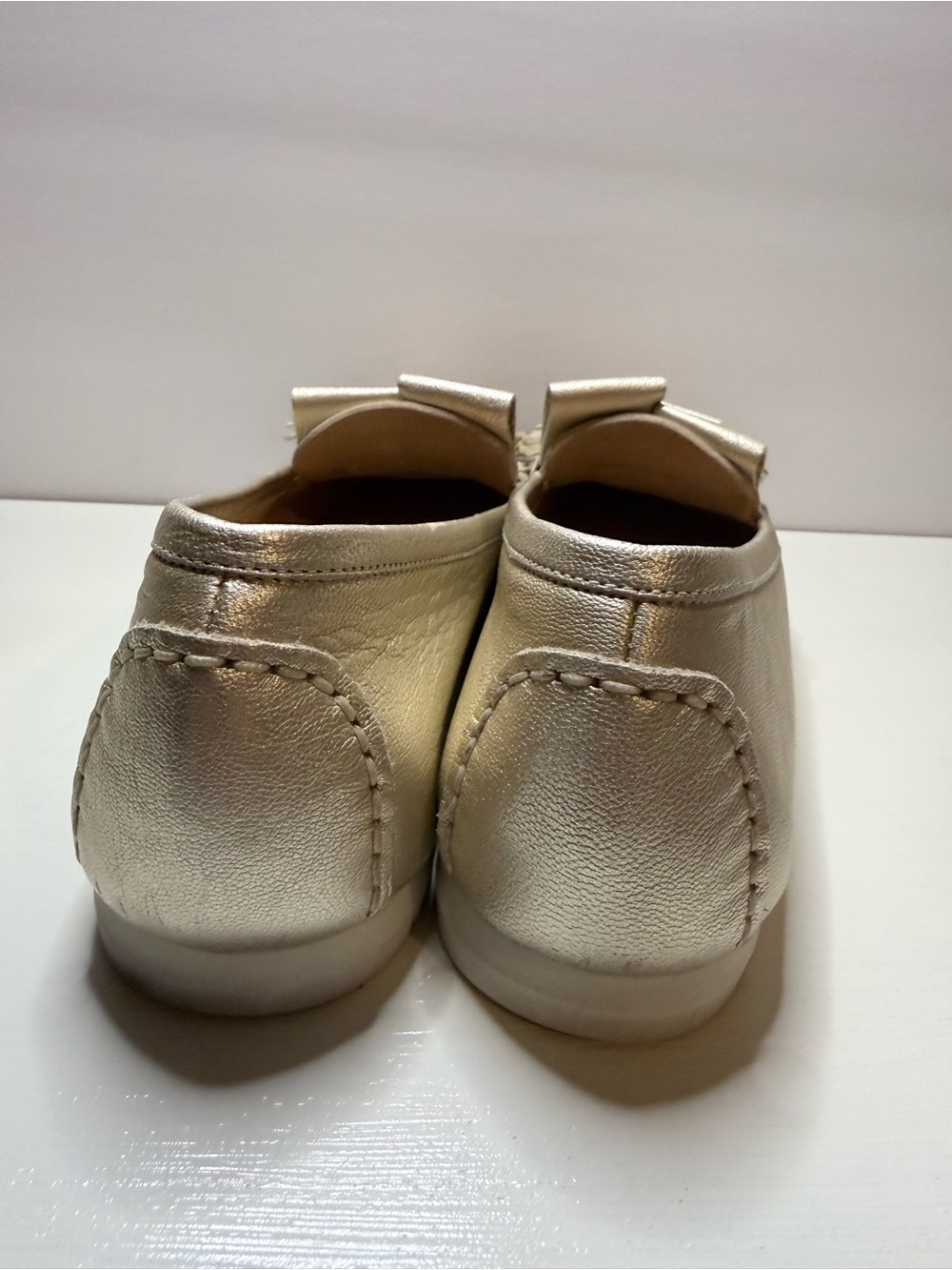 Stuart Weitzman Champagne Gold Metallic Tassel Loafers Moccasins Size 8.5 - Picture 3 of 8